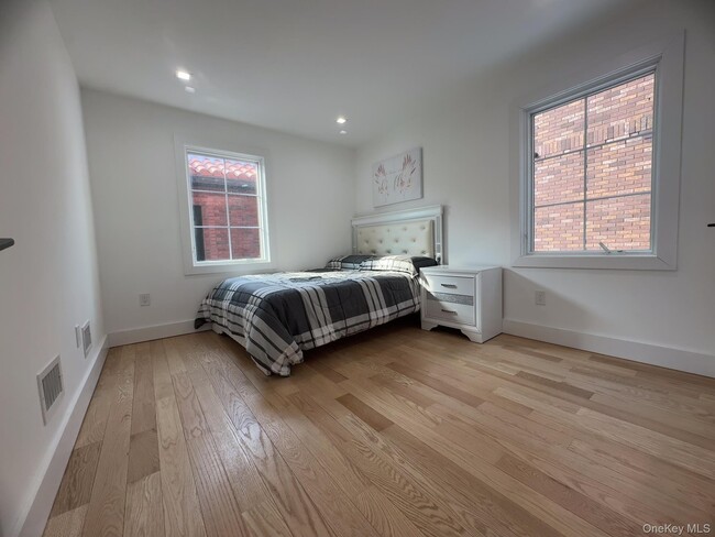 Foto del edificio - 214-31 39th Ave