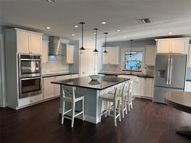 Foto del edificio - 4604 Bay Crest Dr