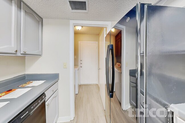 Foto del edificio - 7527 Ledgebrook Dr