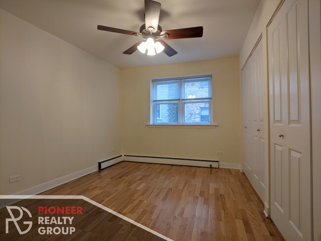 Building Photo - 630 W Wrightwood Ave
