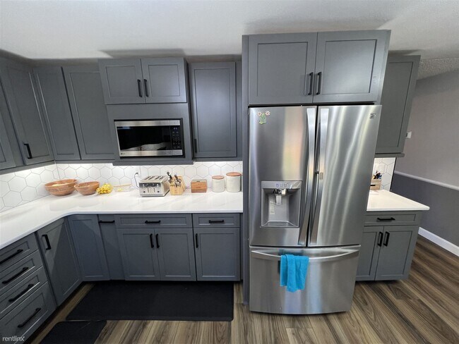 Foto del edificio - 5 br, 3.5 bath House - 9143 West 75th Circle