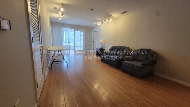 Foto del edificio - 929 Morreene Rd