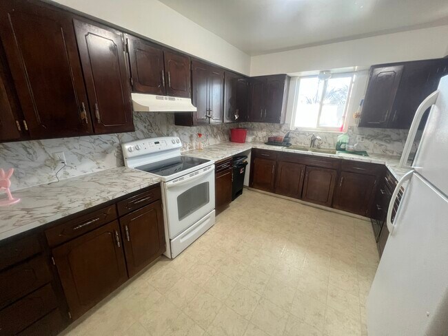 Building Photo - Golden Ridge Apartments