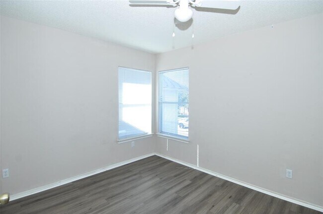Building Photo - 2418 Byfield Dr