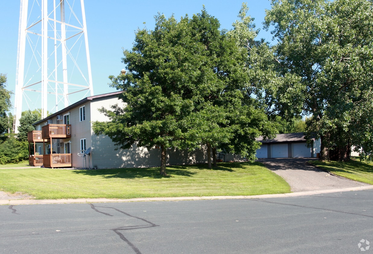 Building Photo - 305 Willow St