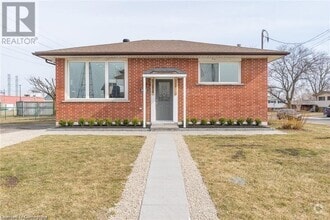 Building Photo - 213 Thorner Dr
