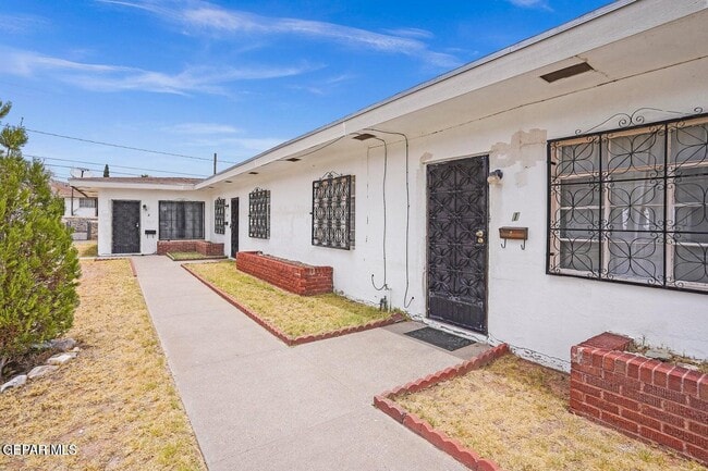 Building Photo - 2821 Fort Blvd