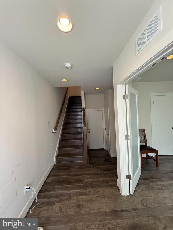 Building Photo - 6611 Eames Wy