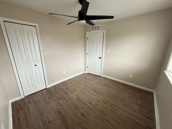 Building Photo - Renovated 3-Bedroom Home – Section 8 Accep...