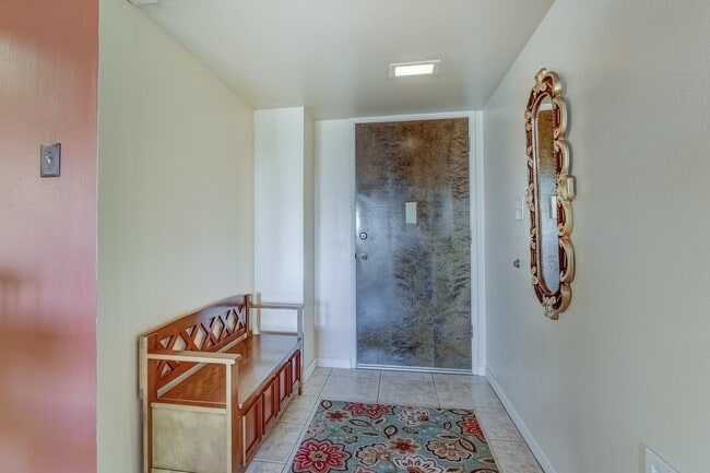 Building Photo - Old Town Scottsdale Condo with a View! Furnished