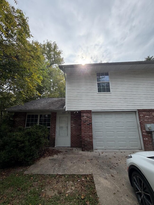 Building Photo - 409 Hutton Ln