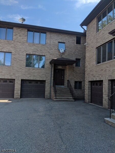 Primary Photo - 145 River Rd