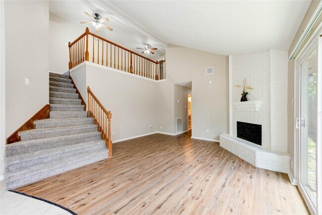 Foto del edificio - 5255 Beaverbrook Dr