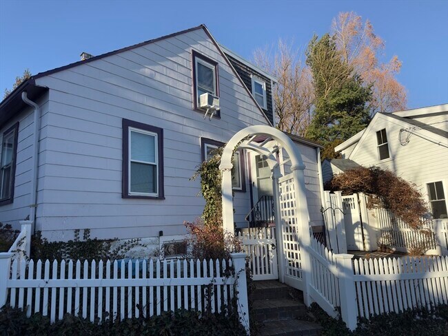 Foto del edificio - 8 Fox Point Rd