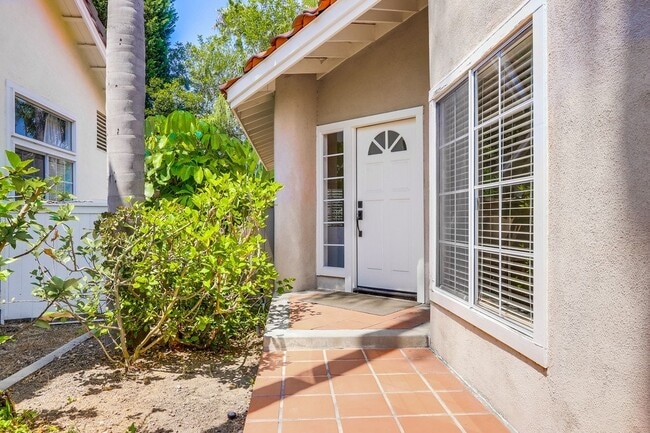 Building Photo - 26721 Sierra Vista
