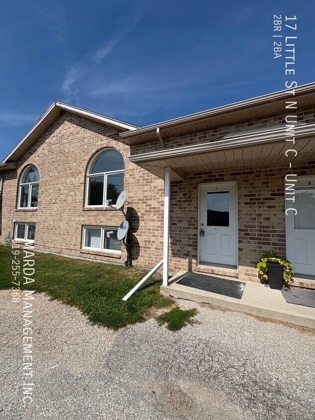 Primary Photo - CHAMRING 2 BED/1.5 BATH TOWNHOUSE - SOUTH ...