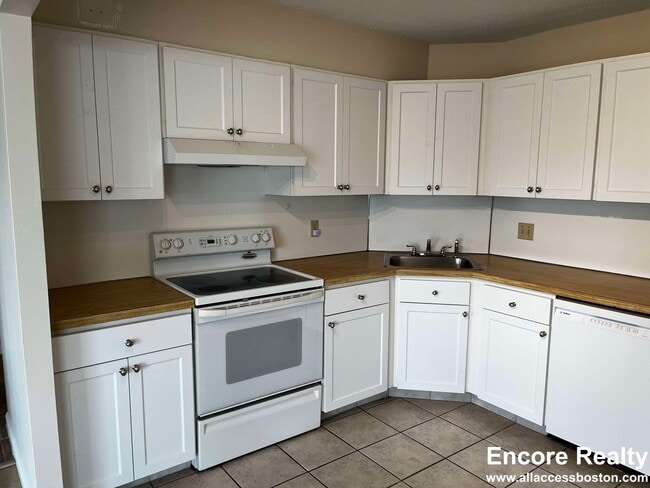 Foto del edificio - 131 Coolidge Ave