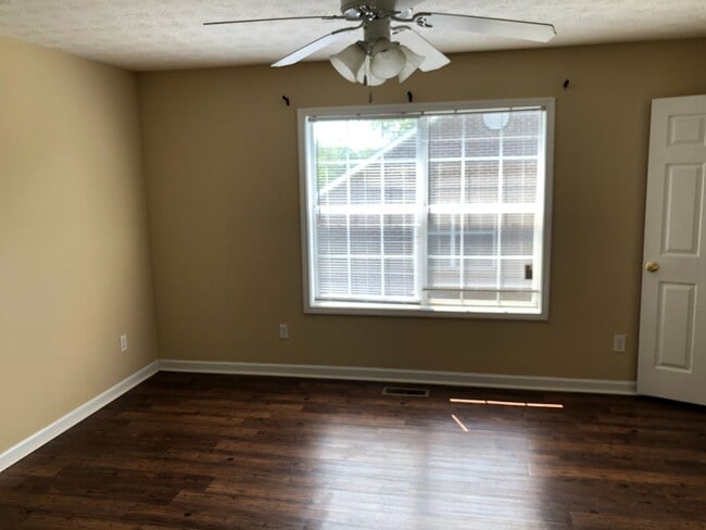 Building Photo - Downs Way BIG Bedrooms!