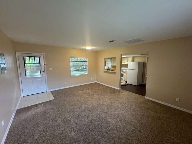 Foto del edificio - "Charming 1-Bedroom Retreat with Full Bath...