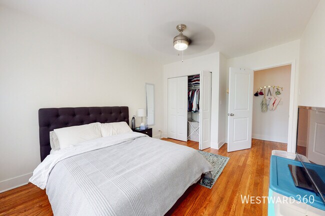 Foto del edificio - 4545 N Albany Ave