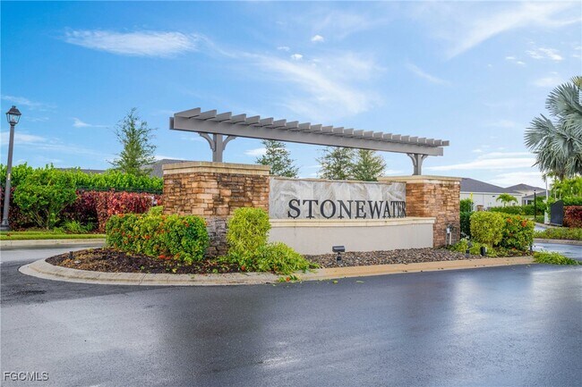 Foto del edificio - 607 Parkshore Lk Ave