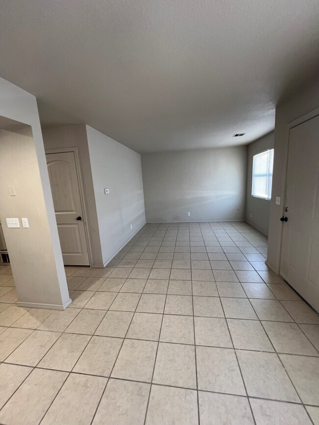 Building Photo - 2940 McClelland Blvd