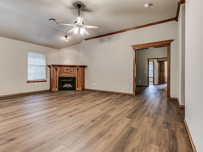Building Photo - Newly Updated Home + Edmond Schools + 4 Bedrooms