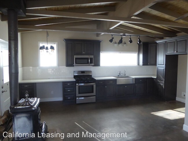 Building Photo - 33515 Agua Dulce Canyon Rd
