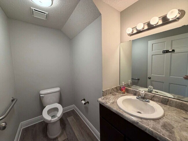 Foto del edificio - 4300 Bayou Blvd