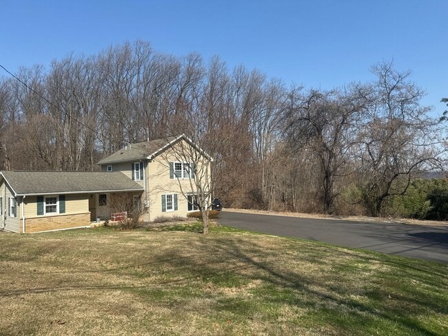 Building Photo - 3676 Lower Saucon Rd