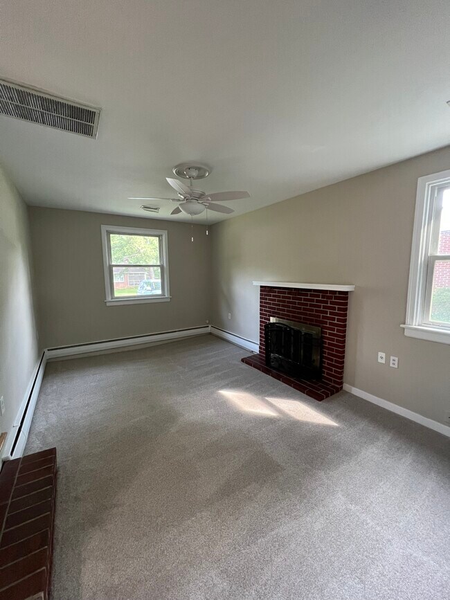 Sala de estar - 2207 Manlyn Rd