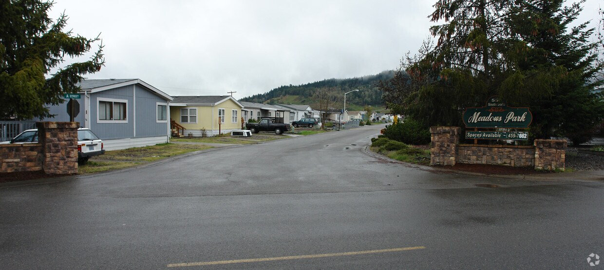 Meadows Park Apartments in Sutherlin, OR