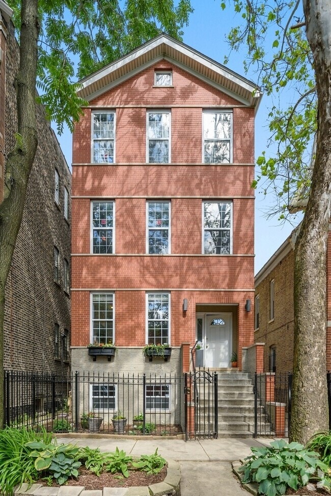 Building Photo - 817 N Hermitage Ave