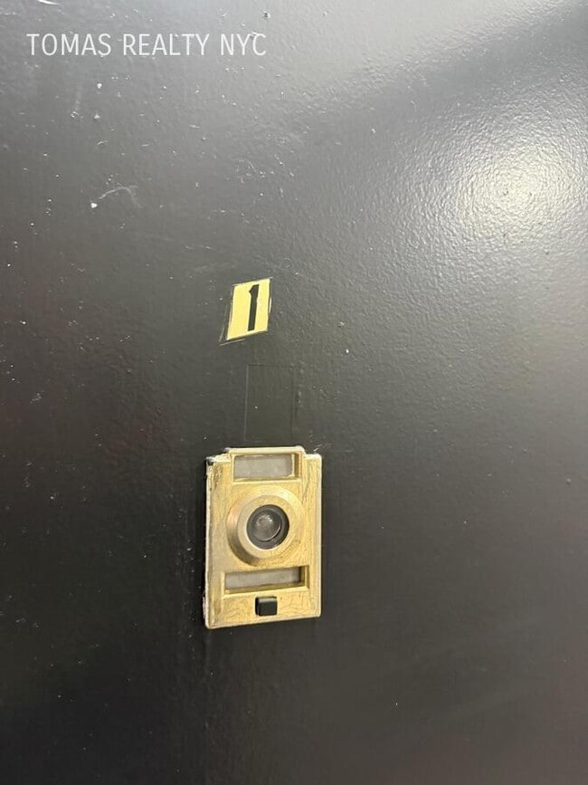 Building Photo - 998 Jennings St