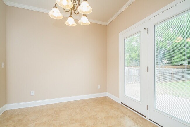 Foto del edificio - 2213 Strickland Dr