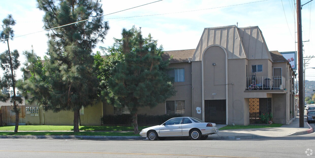 Building Photo - 2165 Woodbury Rd