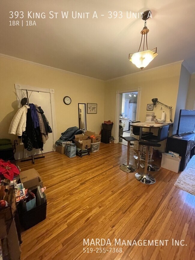 Photo du bâtiment - SPACIOUS 1 BED/1 BATH UNIT DOWNTOWN CHATHAM + HYDRO!