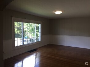 Building Photo - 533 E 60th St