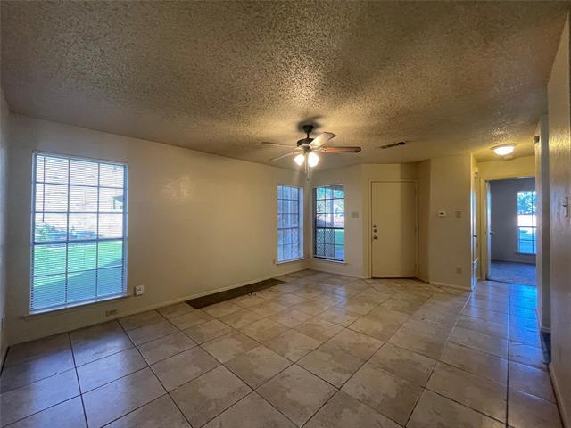 Building Photo - 504 E Denton Dr