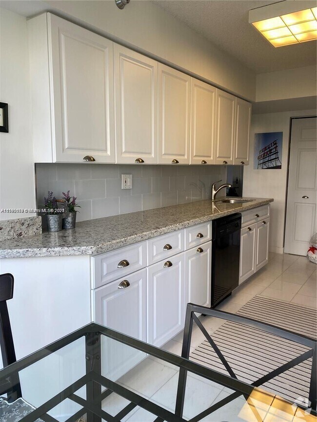 Mystic Pointe at Aventura Apartments for Rent with Extra Storage