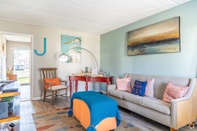 1 habitación, 1 baño - 623 pies cuadrados - Sala de estar - St. Charles Row