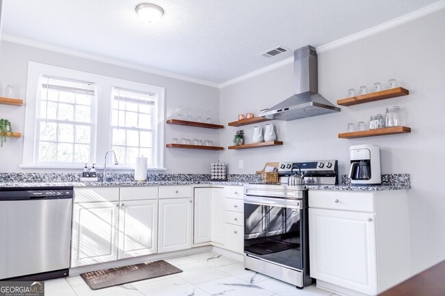 Building Photo - 111 E Screven St