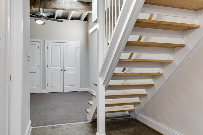 Building Photo - 1710 Lofts