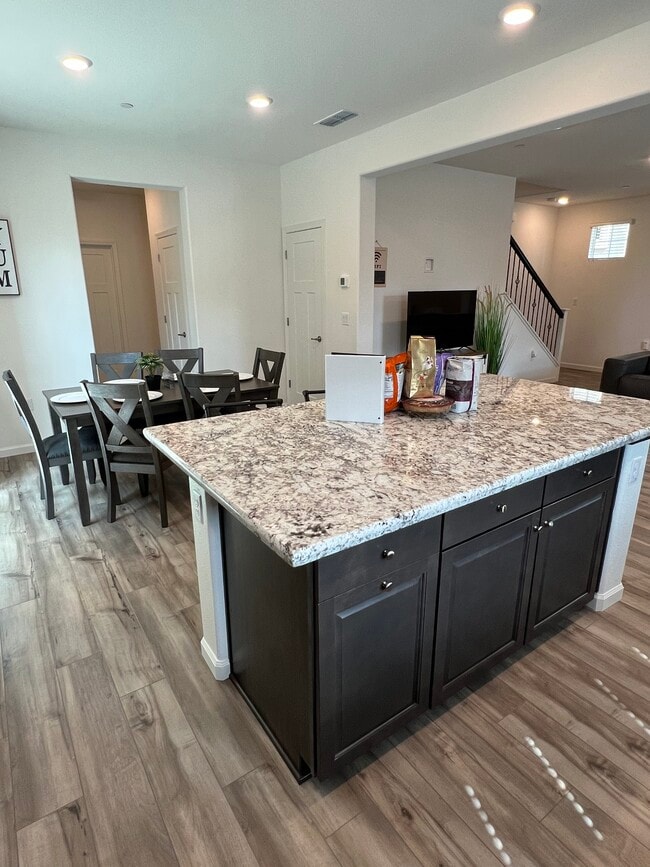 8814 Crimson Ridge Way Unit 8814.1346280, Roseville, CA 95747 Room