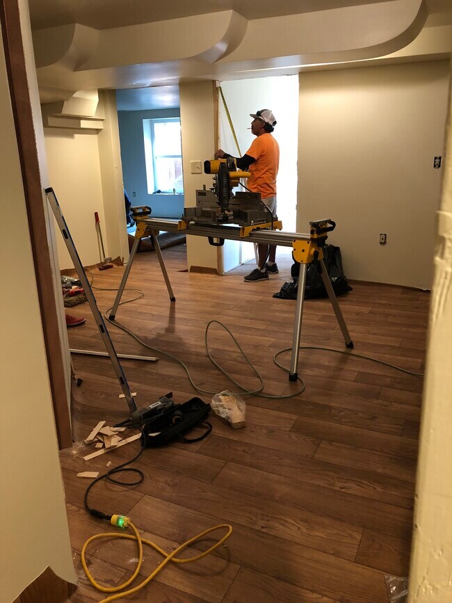 ¡El sótano es totalmente nuevo! Estará terminado para el 1 de agosto. - 7405 NE Prescott St