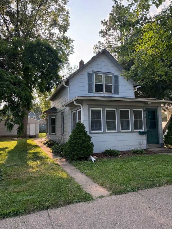 Building Photo - 230 9th Ave N
