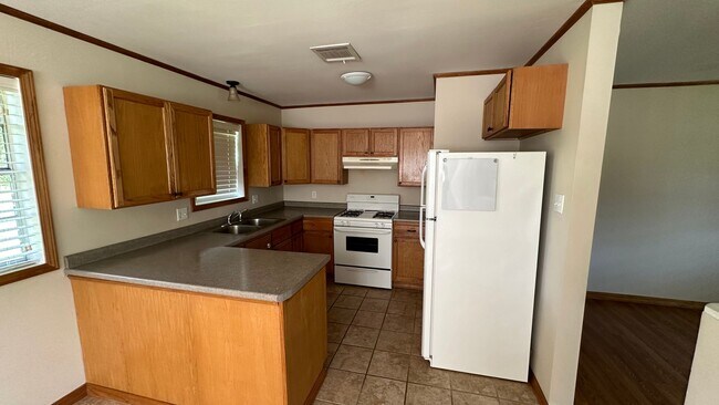 Building Photo - Gorgeous 3 bed home!