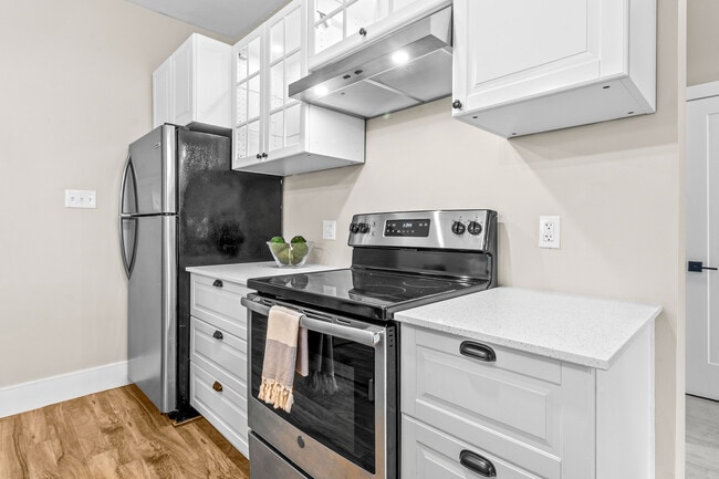 Photo du bâtiment - FIVE BEDROOM HOUSE AVAILABLE - DOWNTOWN DA...