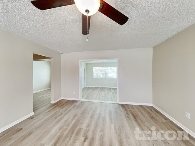 Building Photo - 1404 Fernwood Pl