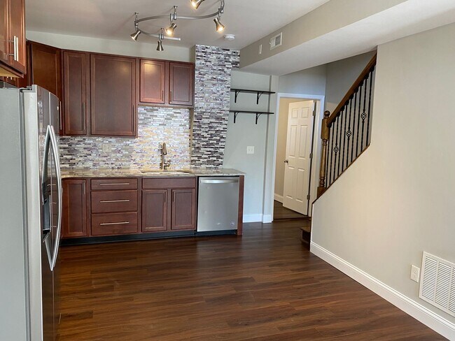 Foto del edificio - Large 3 bedroom in the Hill